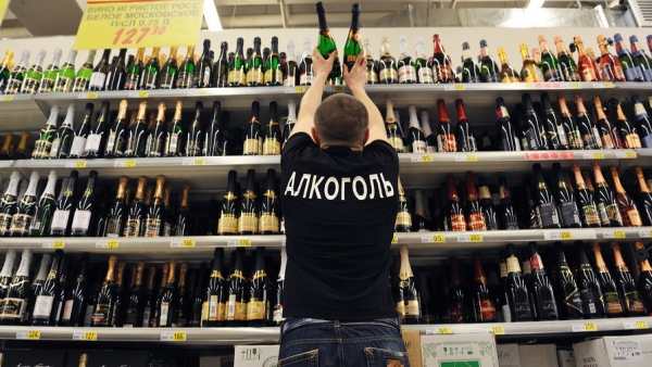 Продажи алкоголя в пандемию упали на 15%