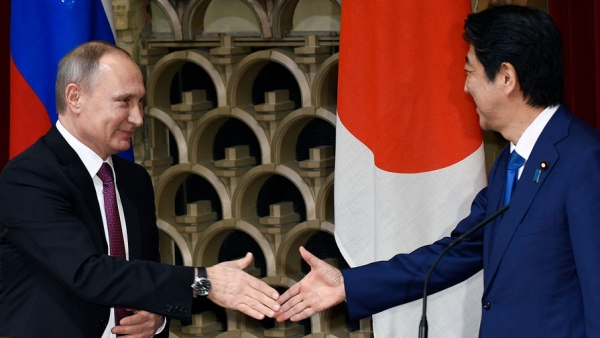 Премьер Абэ уходит в отставку, так и не заключив мирный договор с РФ