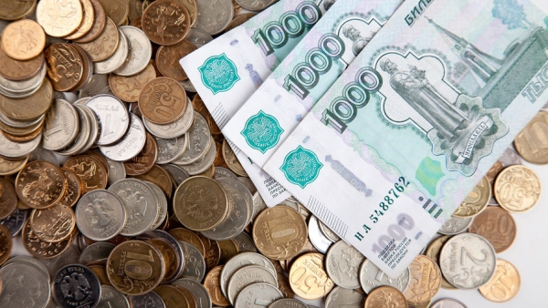 Назван размер медианной зарплаты в России — 35 тысяч рублей
