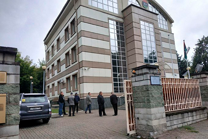 Посольство Ливии в Белоруссии попытались взять штурмом 30 человек с болгарками