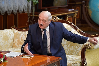 Лукашенко дал совет Макрону в ответ на предложение уйти в отставку