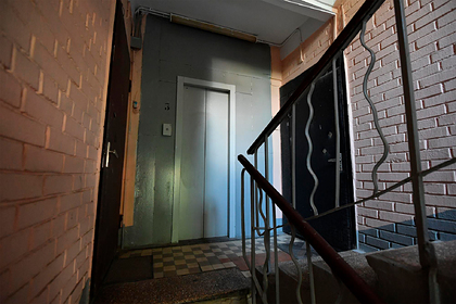 Мстительные коммунальщики оставили жителей 15-этажного дома без лифта