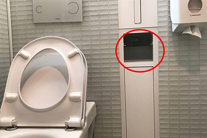 В туалете российского театра установили камеру и следили за гостями