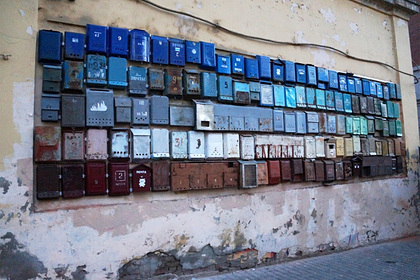 Житель российского города решил поселить стаи птиц в почтовых ящиках