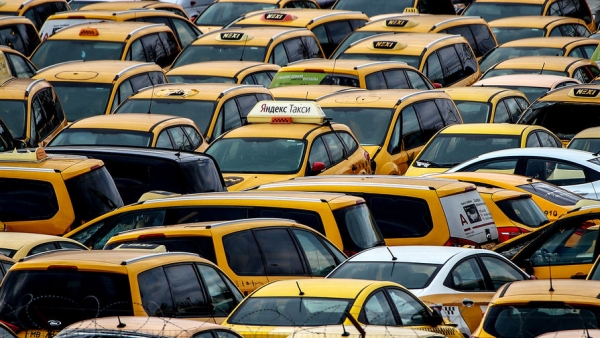 Число водителей такси в Москве после начала пандемии упало на 20-30%