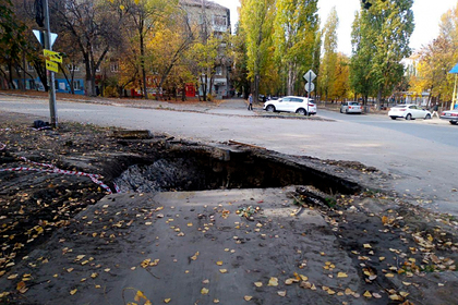 Недавно отремонтированная российская дорога ушла под землю