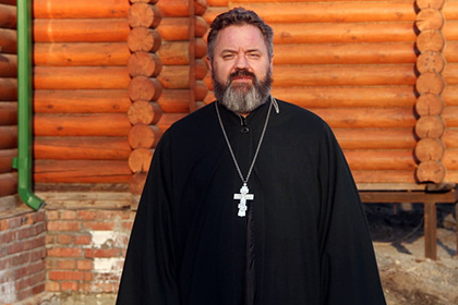 Российский священник отдал роскошный дом уголовникам