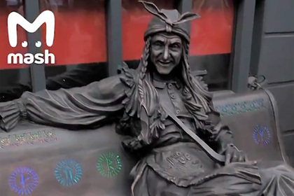 Скульптуру Бабы-яги похитили в Лондоне